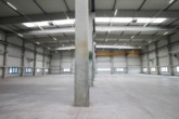 Innenansicht Halle - Produktionshalle mit Kranbahnen und leistungsfähiger Stromversorgung – HR 4077