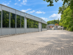 Halle Ansicht Rückseite - Repräsentative Gewerbeimmobilie auf großzügigem Grundstück – vermietet bis 2030 – HS 4232
