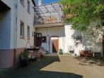 Bauernanwesen mit großzügigem Wohnhaus, Scheune, Nebengebäuden und lauschigem Innenhof - WS 4136 - Innenhof, Blick zum Balkon